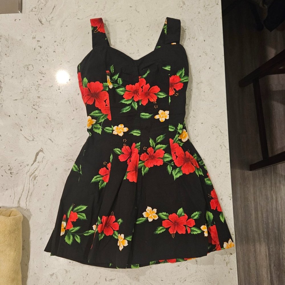 Royal Hawaiian Creations Custom Tailored Medium